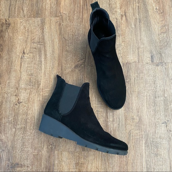 Flexx Slimmer Chelsea Wedge Booties 